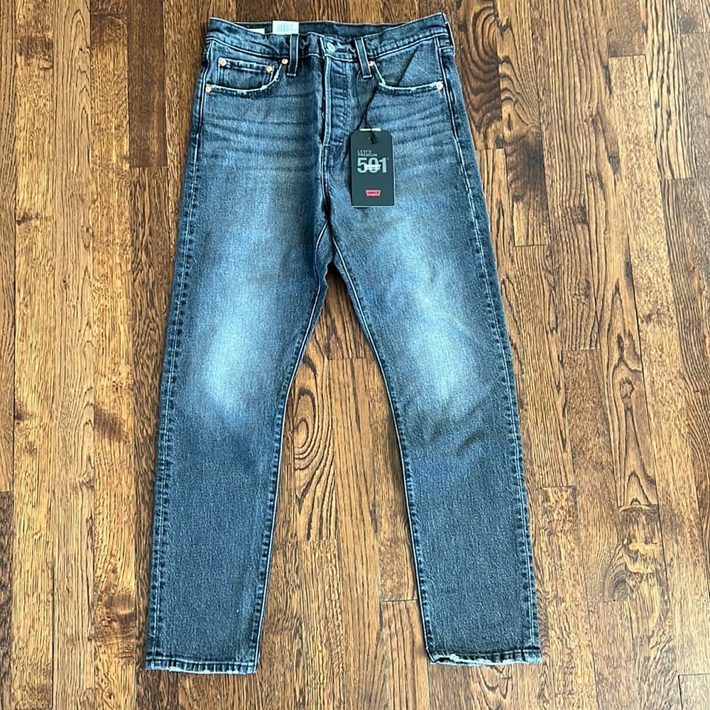 NWT Levi’s 501 skinny in distressed black